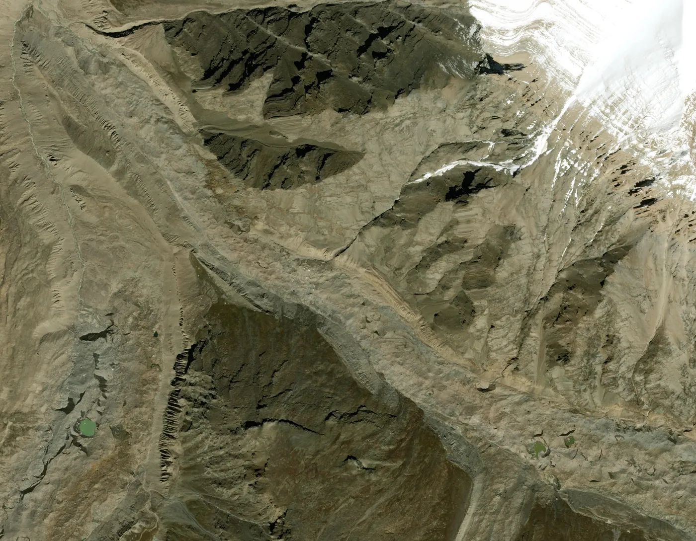 The lower glacier from directly above at half-metre grain, with the stretch where the generator most likely lies marked in red